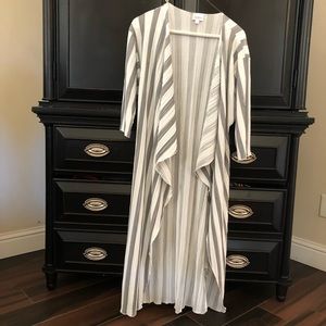 LuLaRoe stripped Shirley